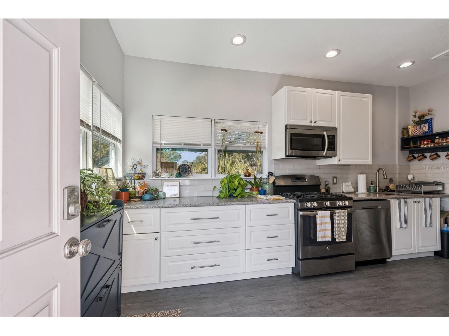 2517 3rd Avenue N Saint Petersburg FL 33713 TB8473368 image52