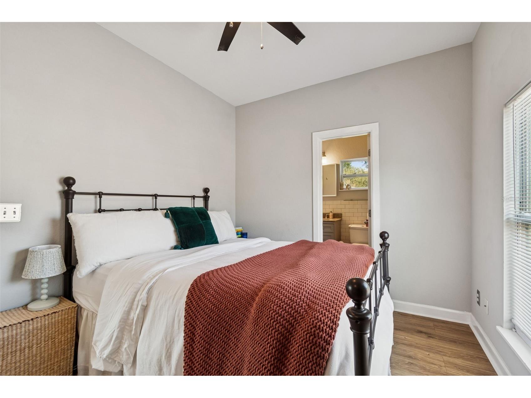 2517 3rd Avenue N Saint Petersburg FL 33713 TB8473368 image63