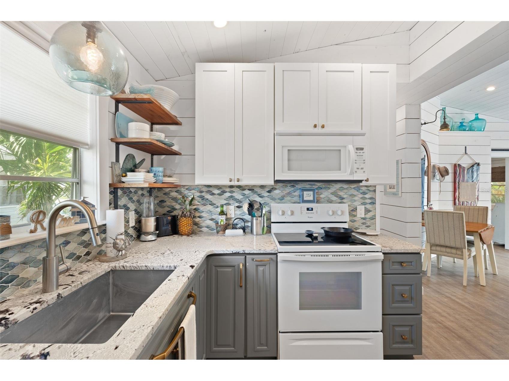 2517 Avenue C Bradenton Beach FL 34217 A4694642 image41
