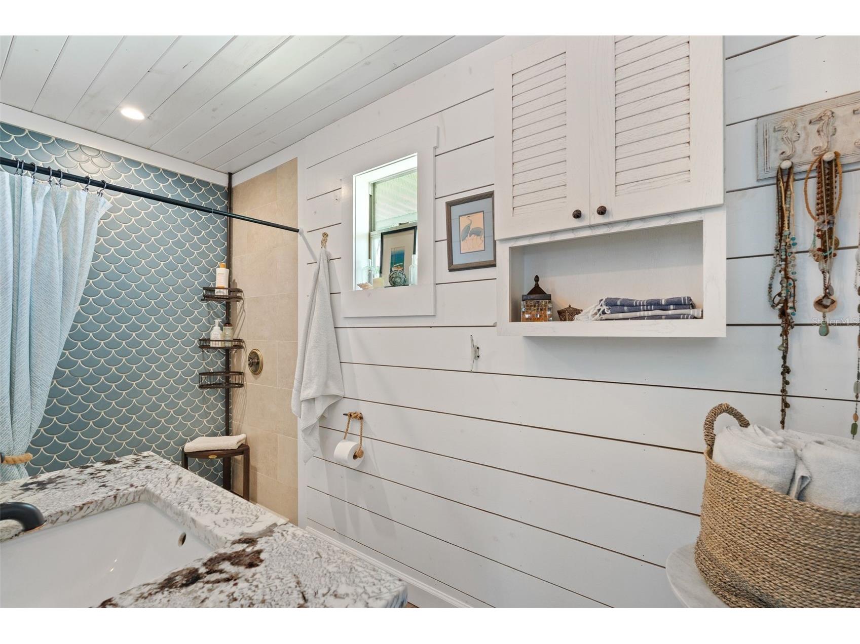 2517 Avenue C Bradenton Beach FL 34217 A4694642 image51