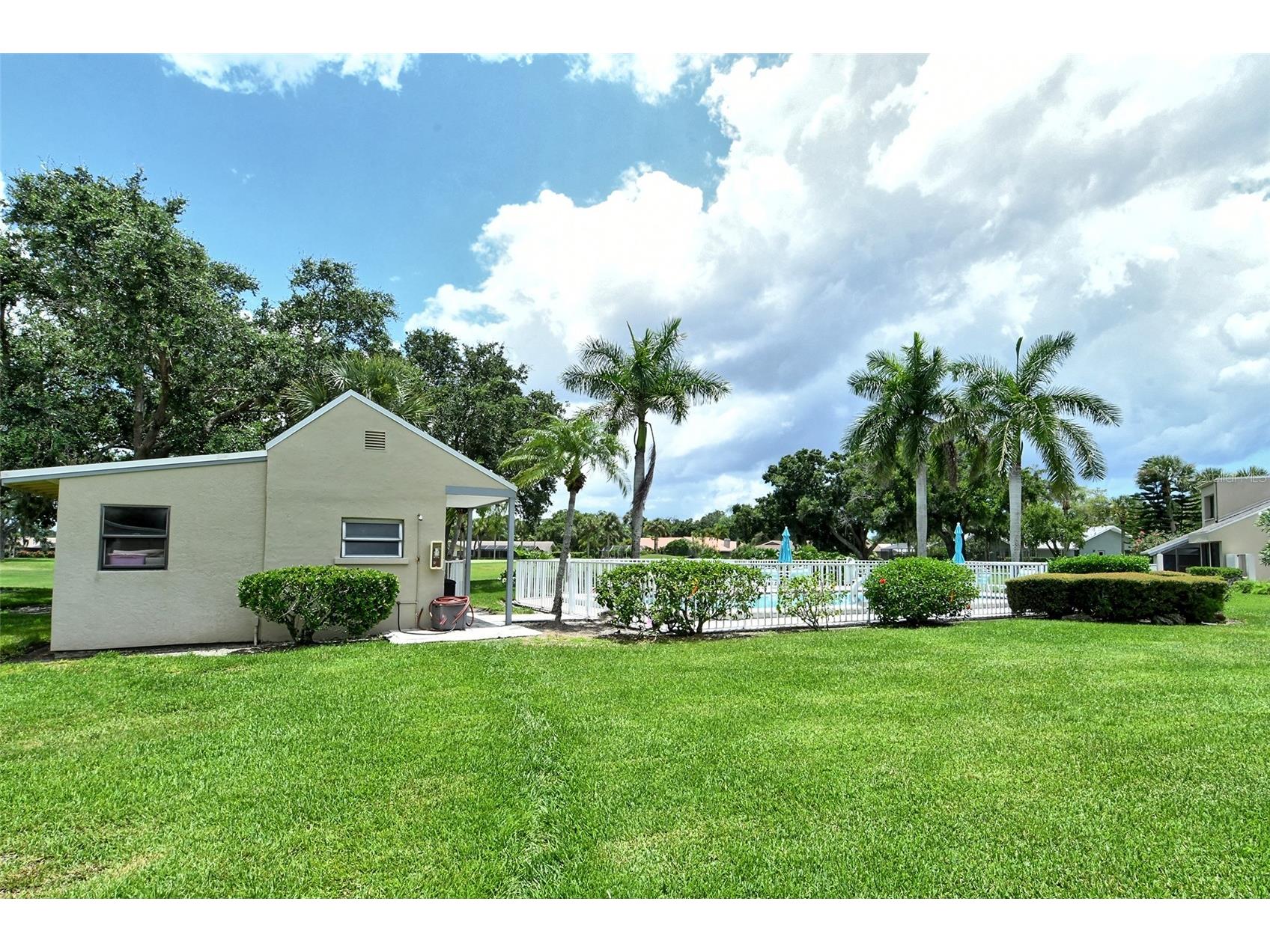 2517 Glebe Farm Close #H-2 Sarasota FL 34235 A4695853 image37