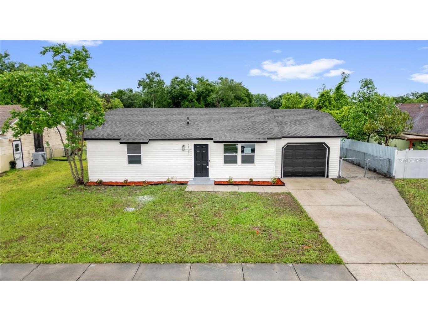 2517 Oak Hollow Drive Kissimmee FL 34744 V4942785 image1