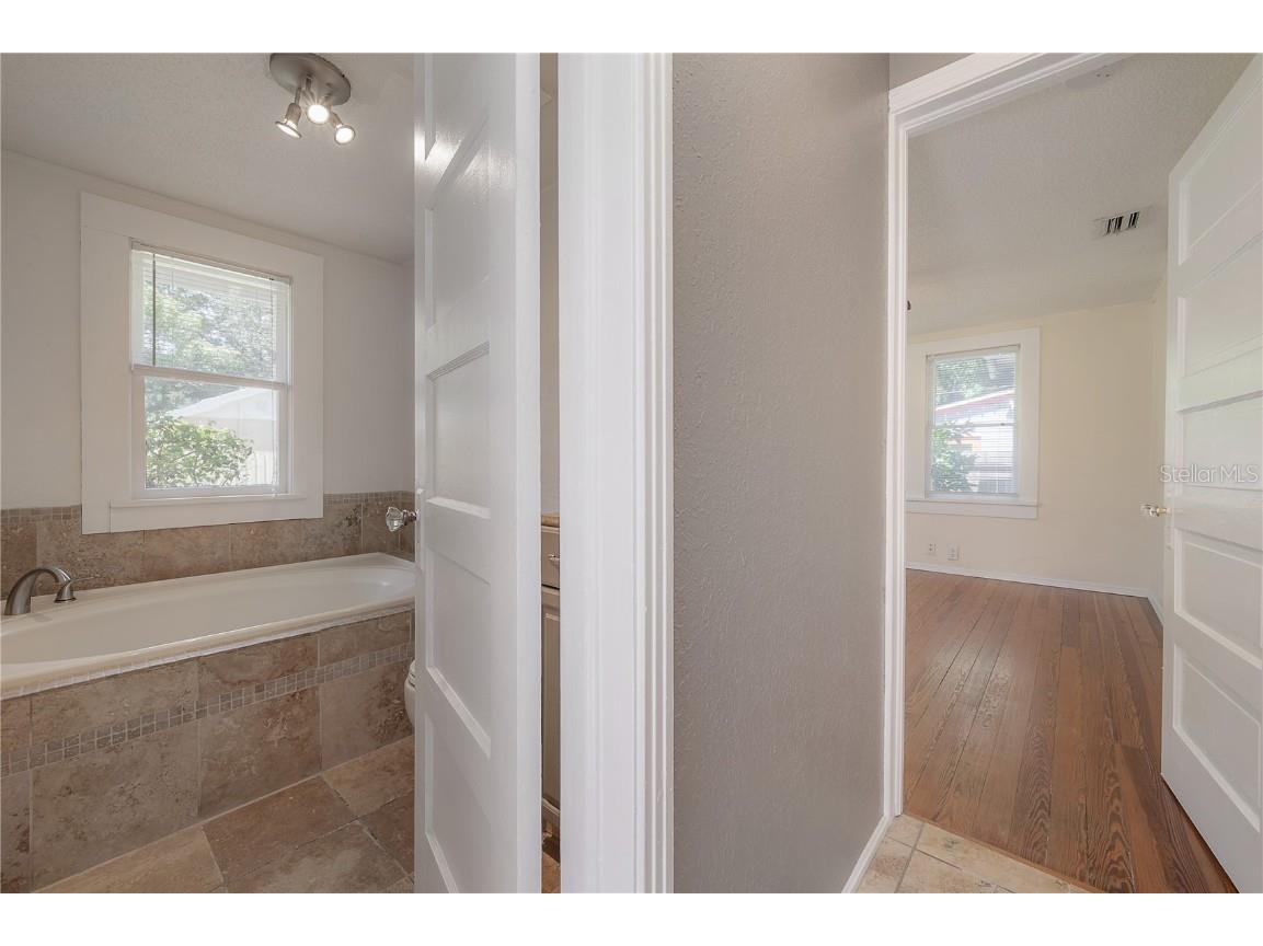 2517 Oakdale St S Saint Petersburg FL 33705 TB8439763 image27