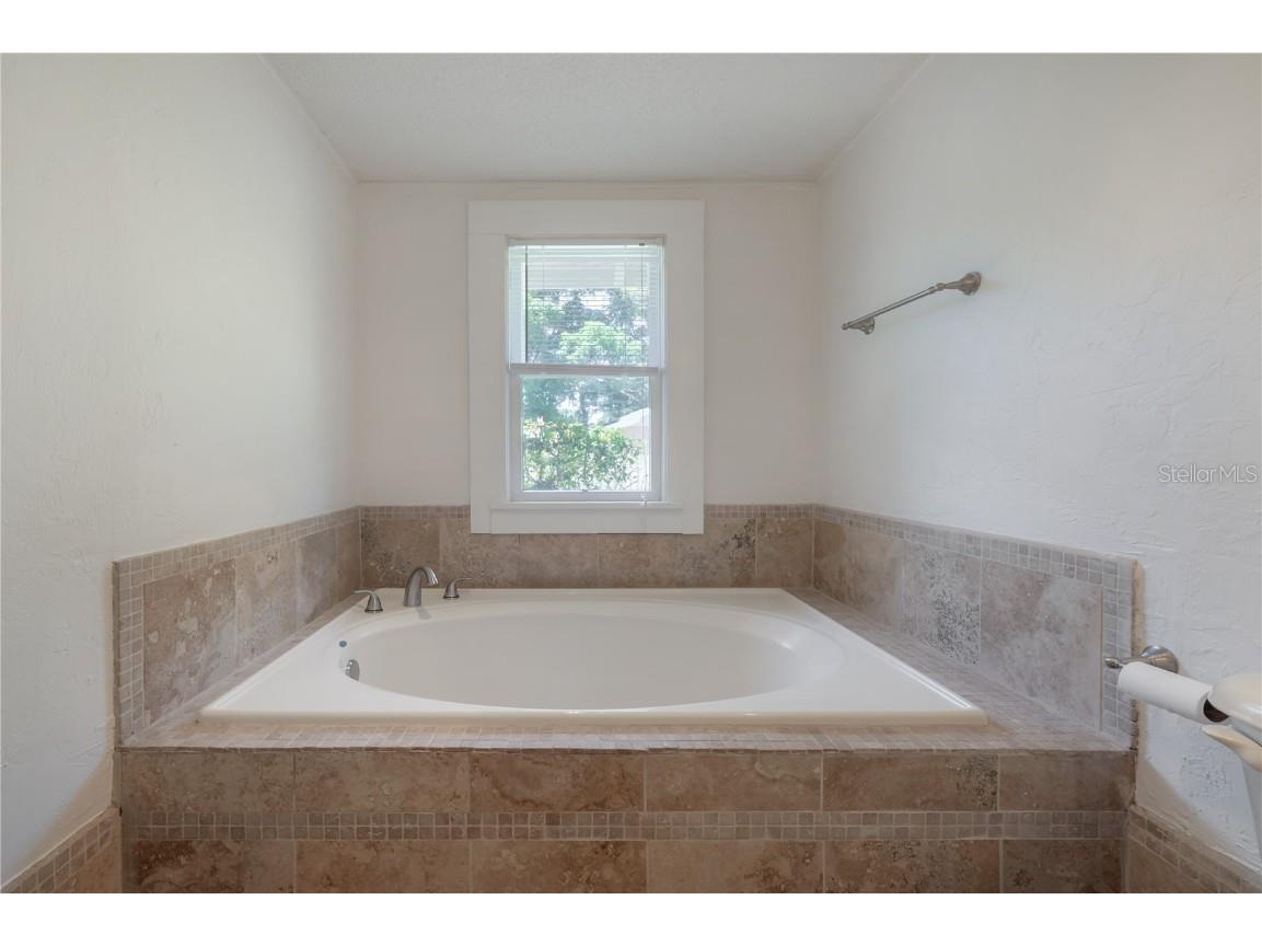 2517 Oakdale St S Saint Petersburg FL 33705 TB8439763 image29