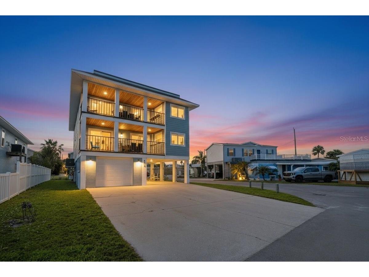 2518 Avenue B Bradenton Beach FL 34217 A4685059 image1