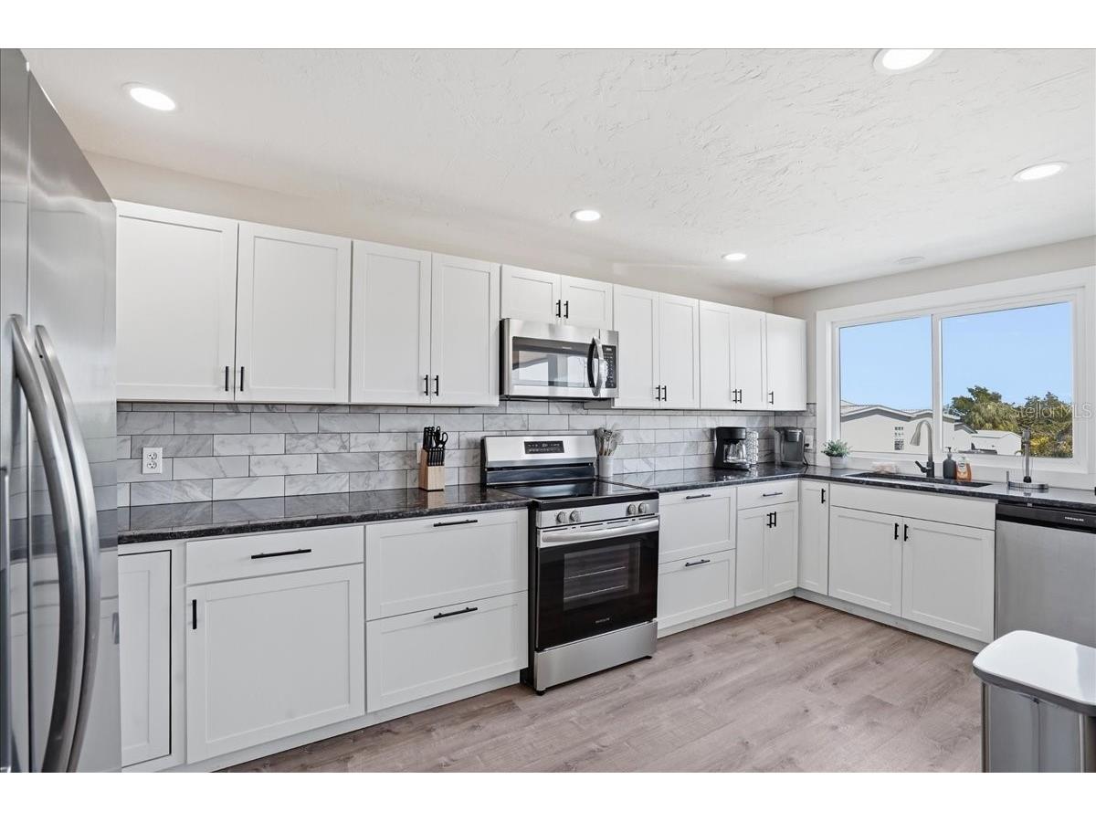 2518 Avenue B Bradenton Beach FL 34217 A4685059 image21