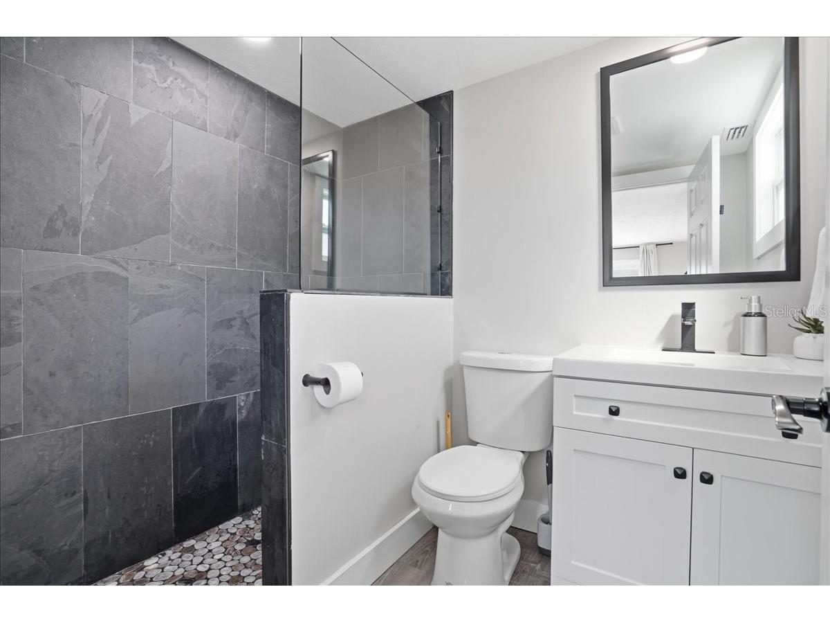2518 Avenue B Bradenton Beach FL 34217 A4685059 image38