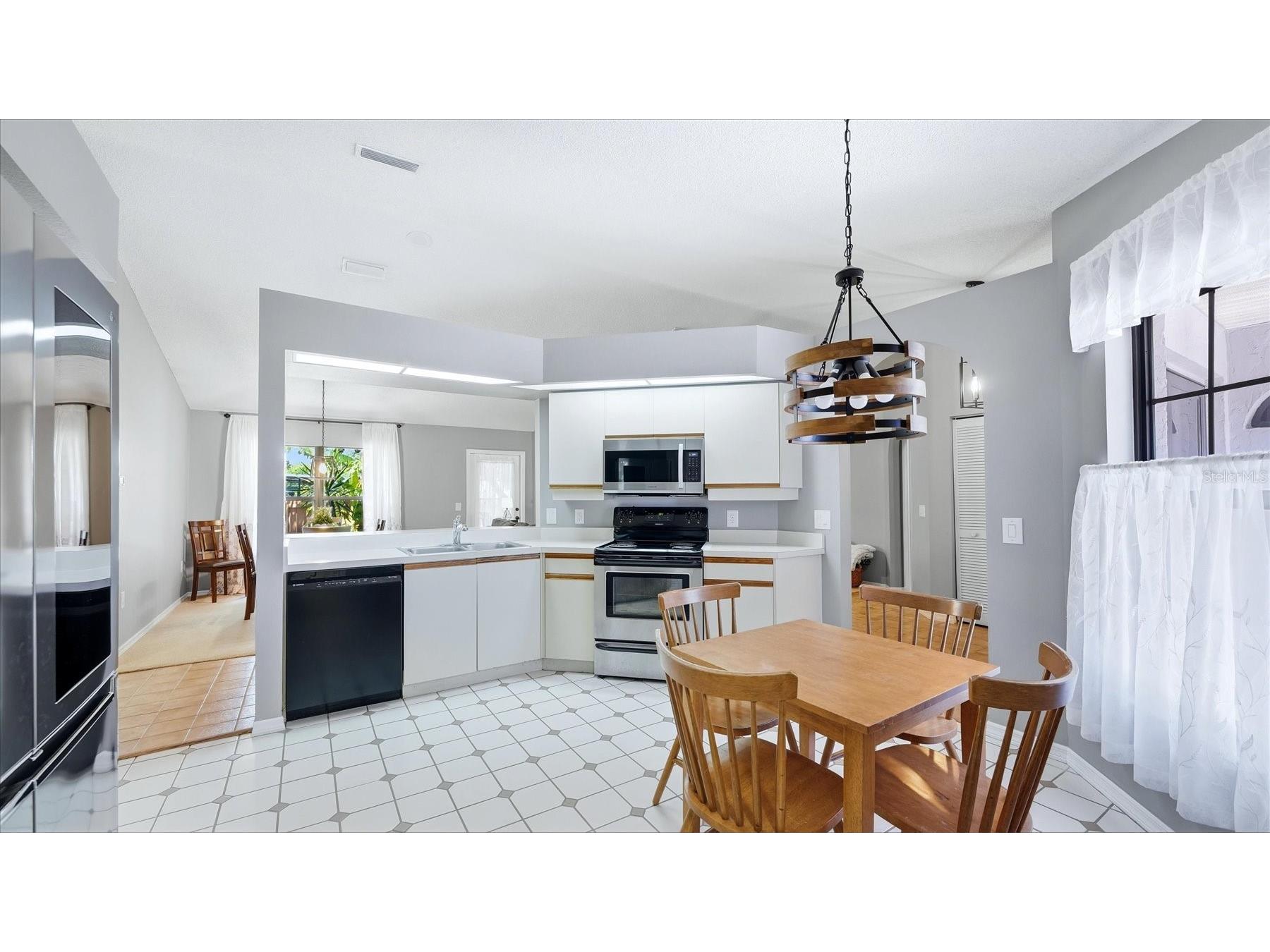 2519 Wood Oak Drive Sarasota FL 34232 TB8504493 image13