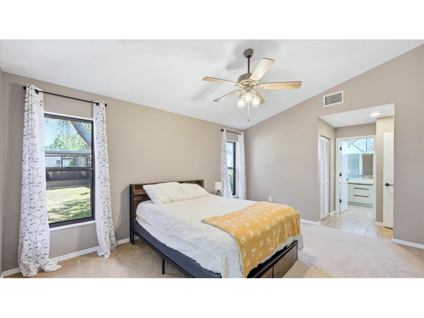 2519 Wood Oak Drive Sarasota FL 34232 TB8504493 image16