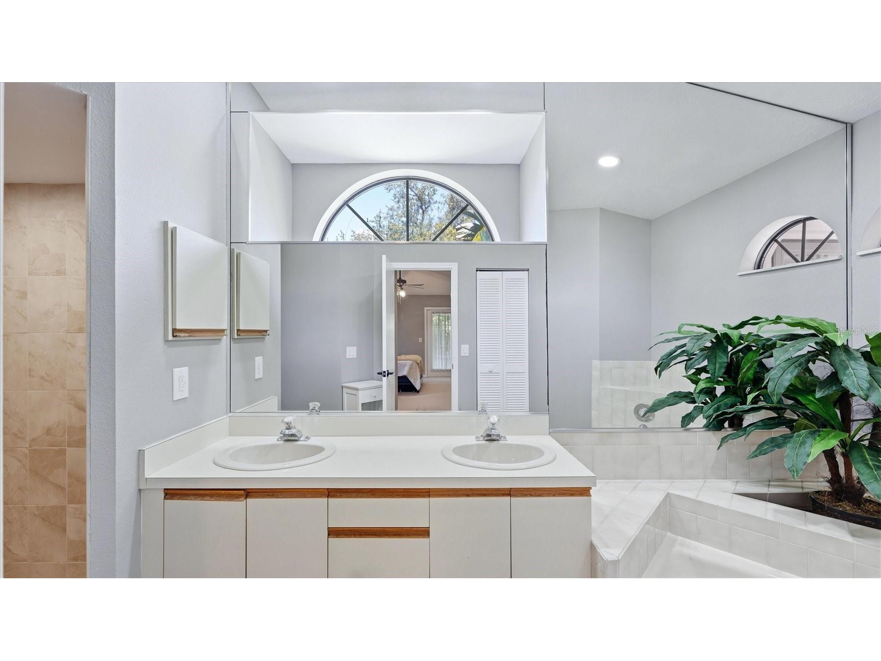 2519 Wood Oak Drive Sarasota FL 34232 TB8504493 image18
