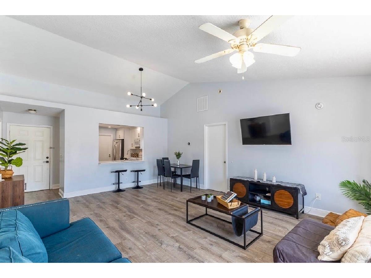252 Hidden Springs Circle Kissimmee FL 34743 O6403851 image4