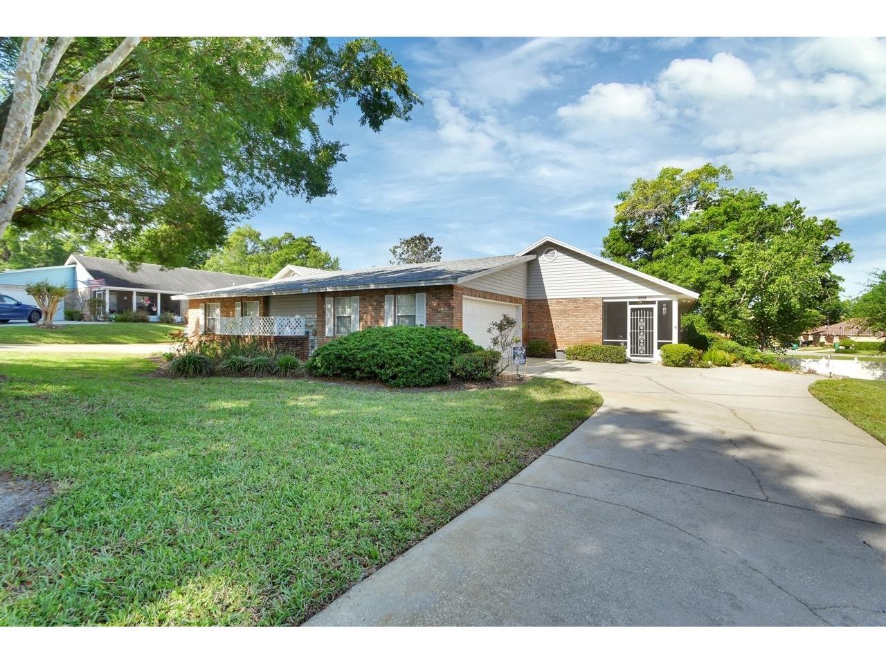 2520 S Glen Eagles Drive Deland FL 32724 V4948478 image1