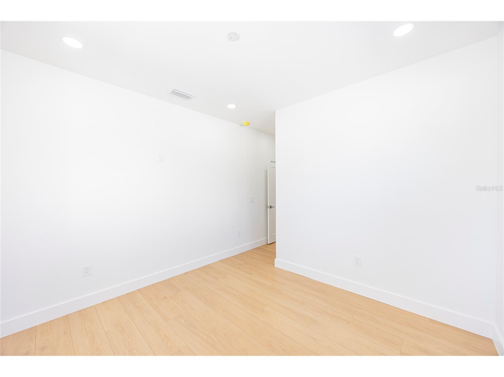 2521 18th Avenue N Saint Petersburg FL 33713 TB8500909 image62
