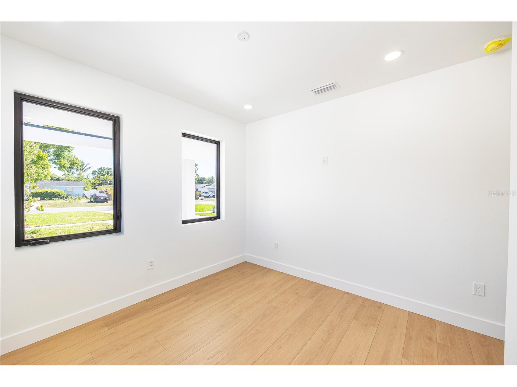 2521 18th Avenue N Saint Petersburg FL 33713 TB8500909 image63