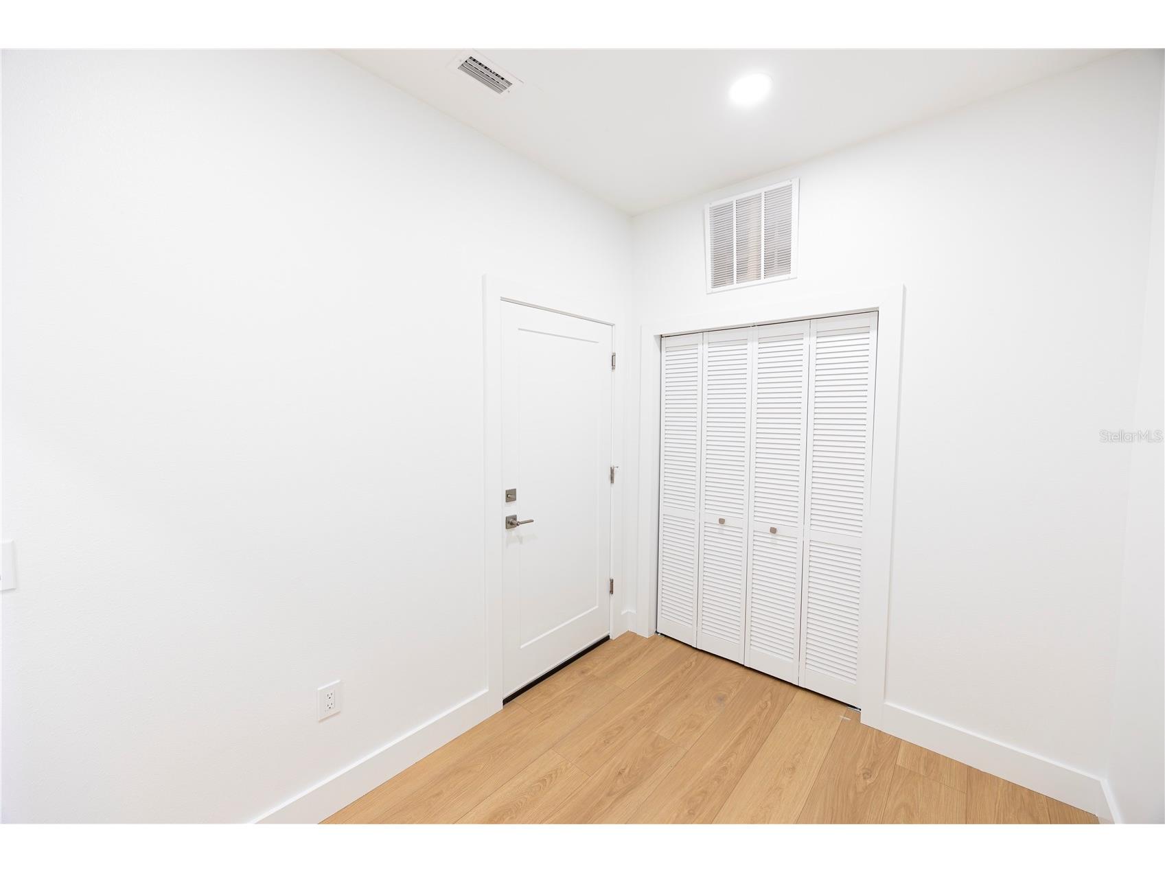 2521 18th Avenue N Saint Petersburg FL 33713 TB8500909 image70