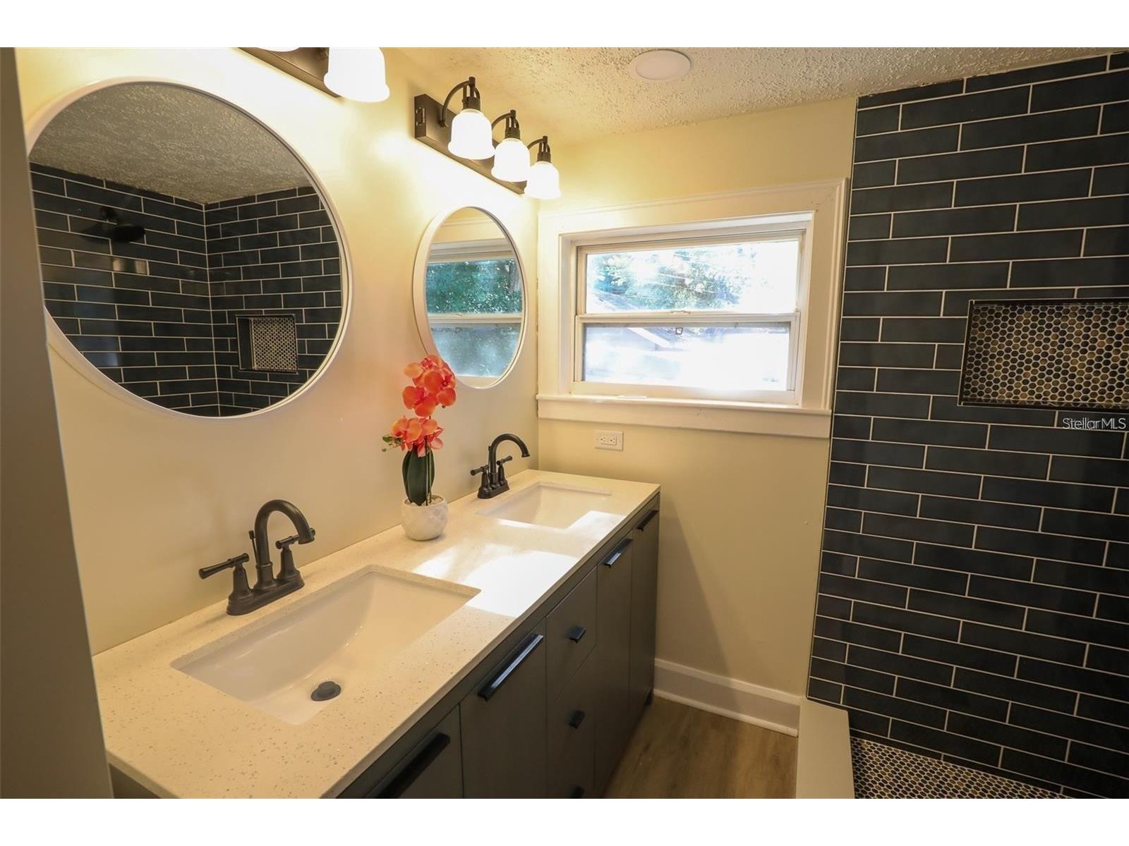 2521 4th Street S Saint Petersburg FL 33705 TB8515418 image13