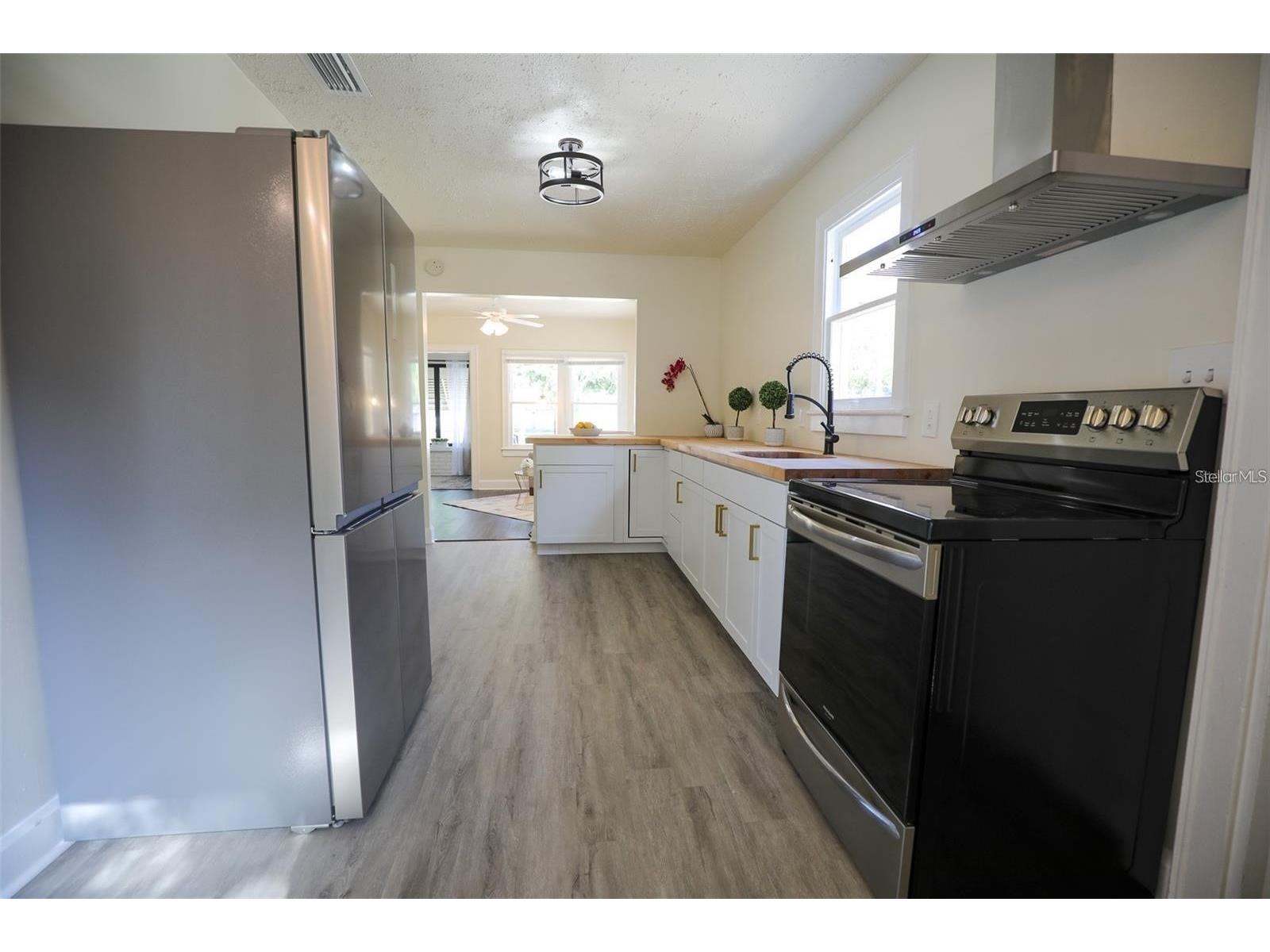 2521 4th Street S Saint Petersburg FL 33705 TB8515418 image8