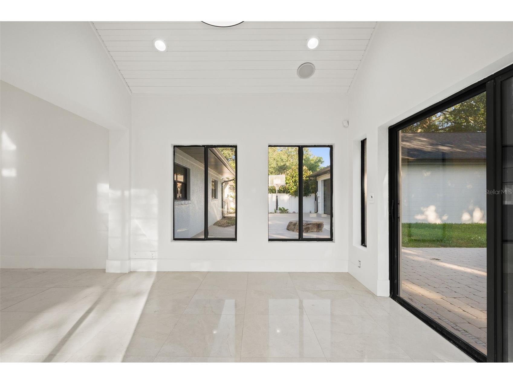 2521 Lake Ellen Drive Tampa FL 33618 TB8519750 image37