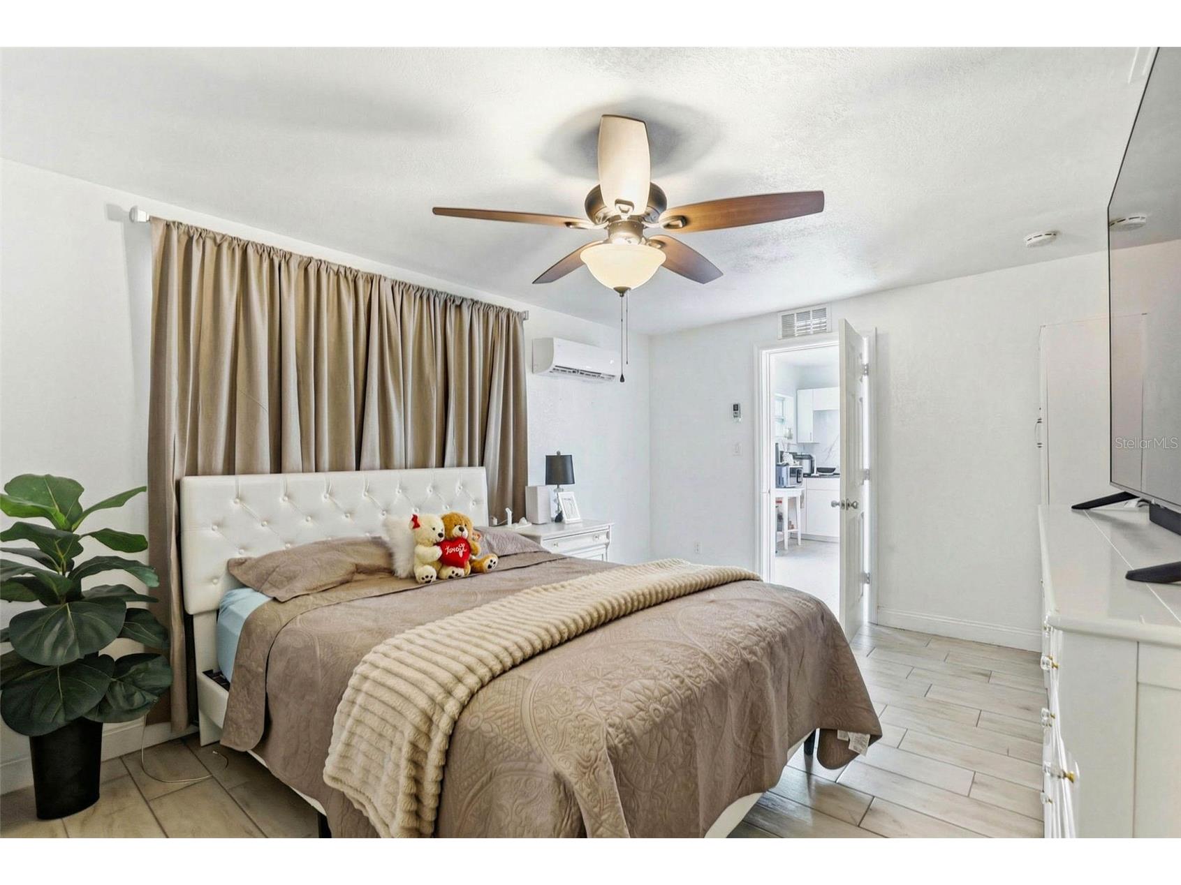 2521 W Crest Avenue Tampa FL 33614 TB8479607 image25