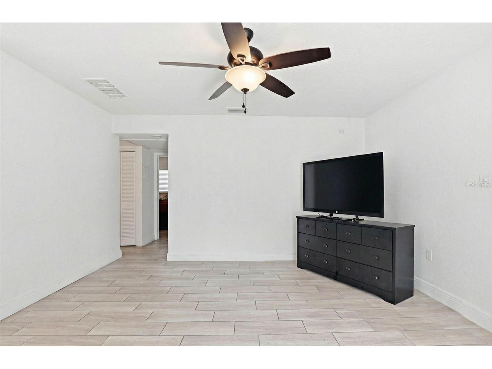 2521 W Crest Avenue Tampa FL 33614 TB8479607 image3