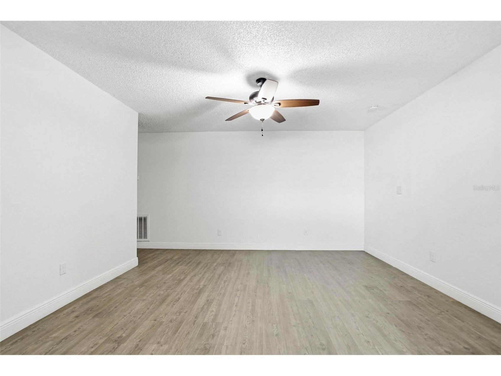 2521 W Crest Avenue Tampa FL 33614 TB8479607 image32