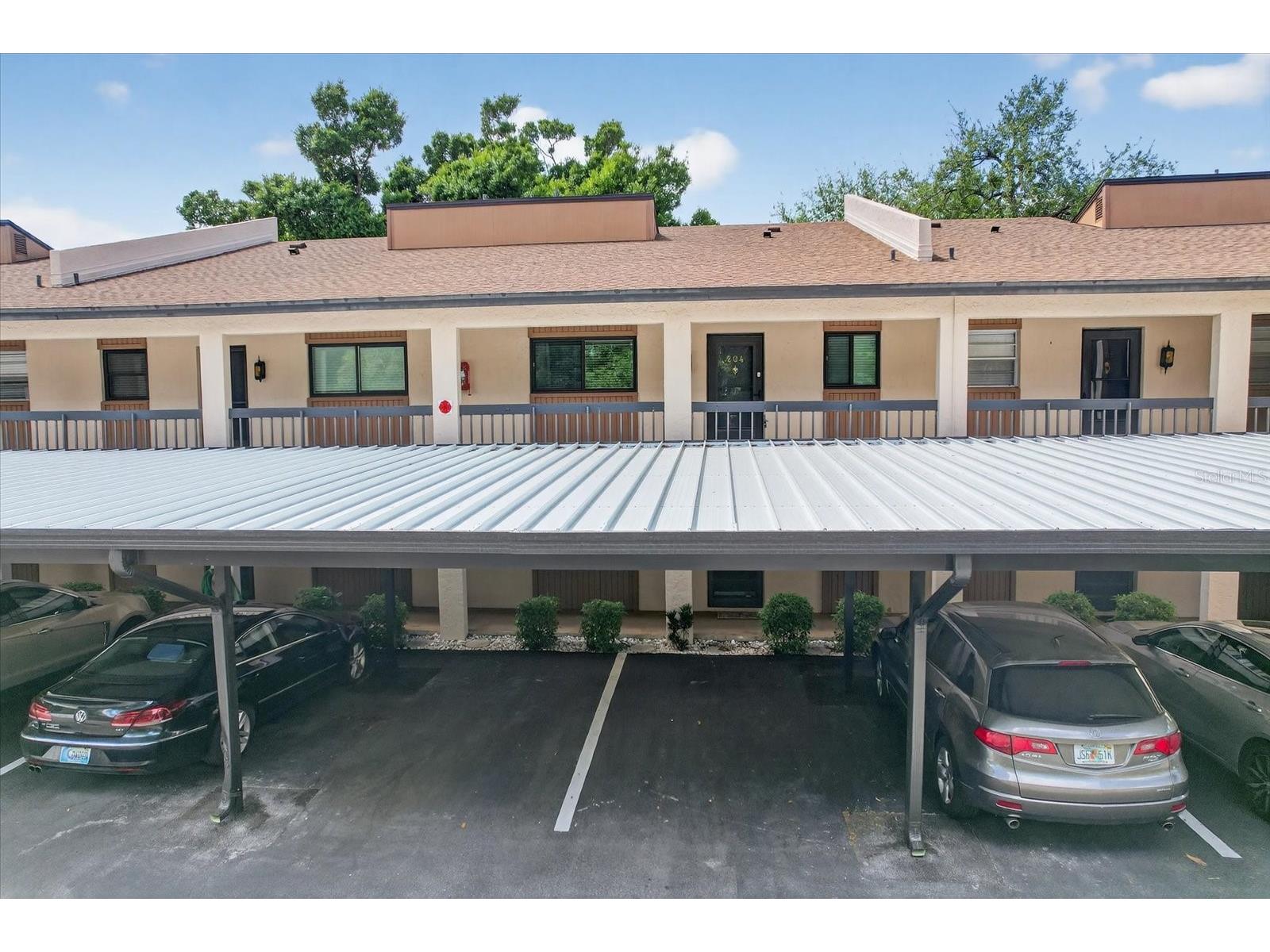 2522 Clubhouse Drive #204 Sarasota FL 34232 A4686377 image1