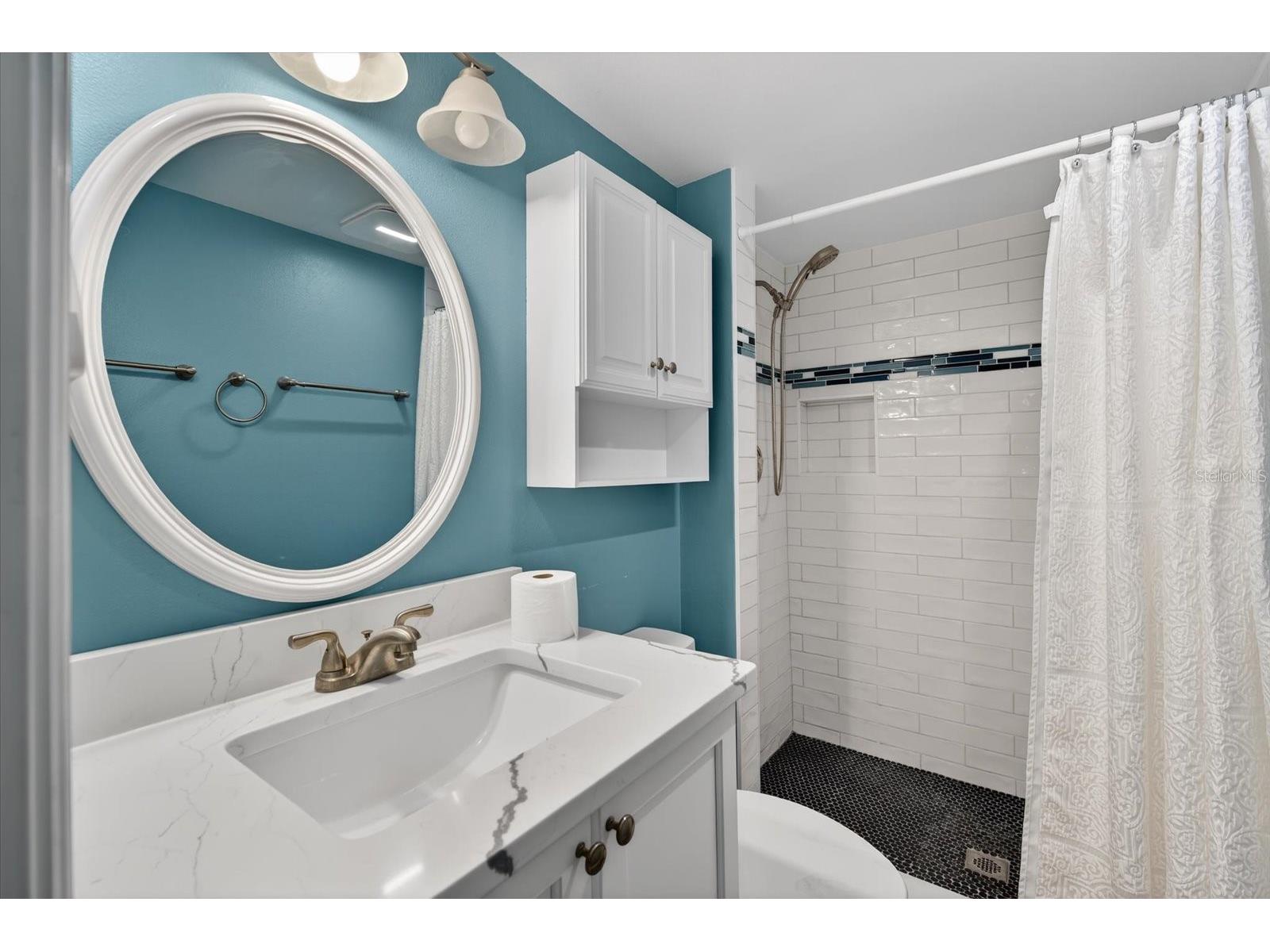 2522 Clubhouse Drive #204 Sarasota FL 34232 A4686377 image19
