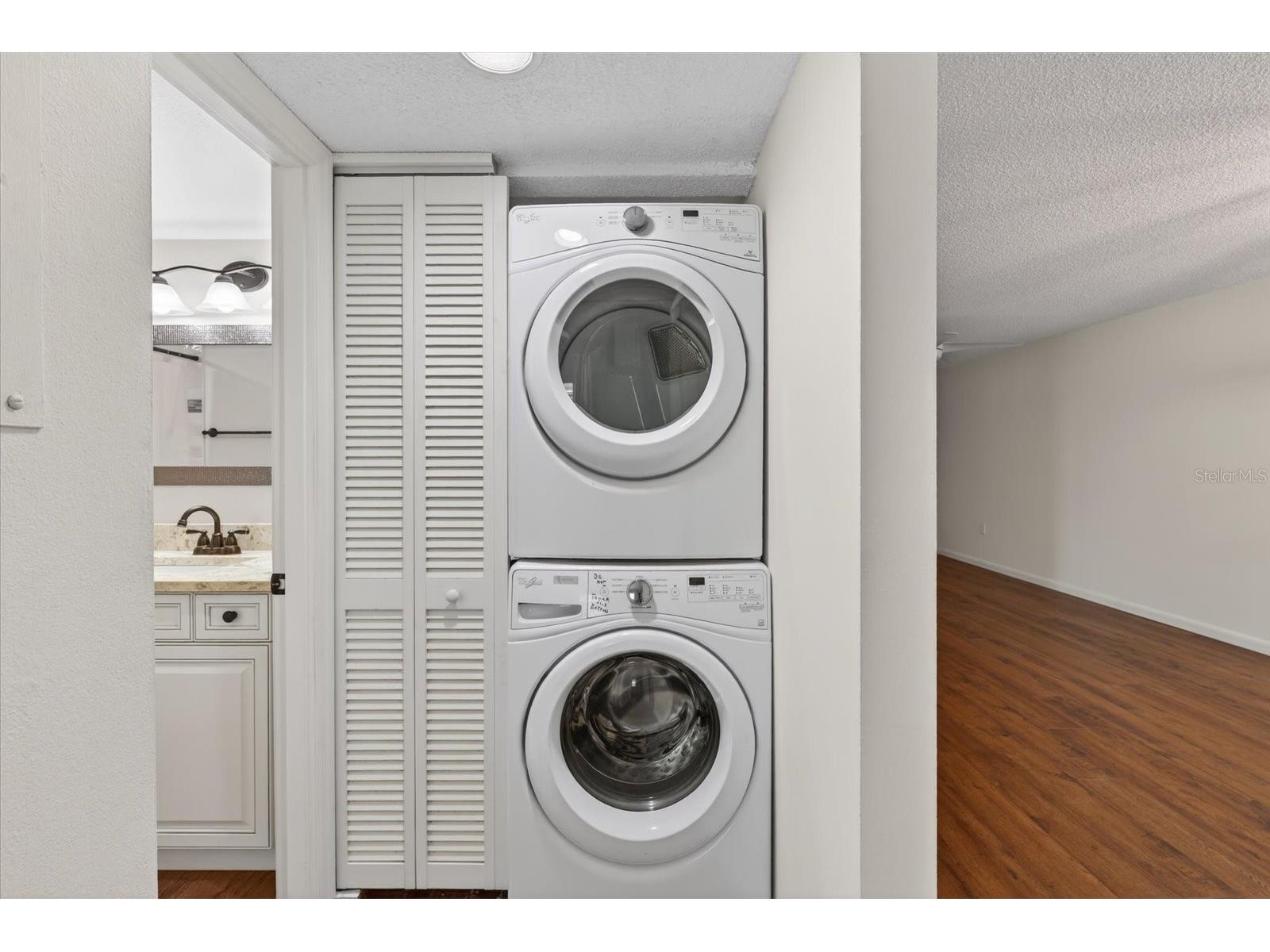 2522 Clubhouse Drive #204 Sarasota FL 34232 A4686377 image25