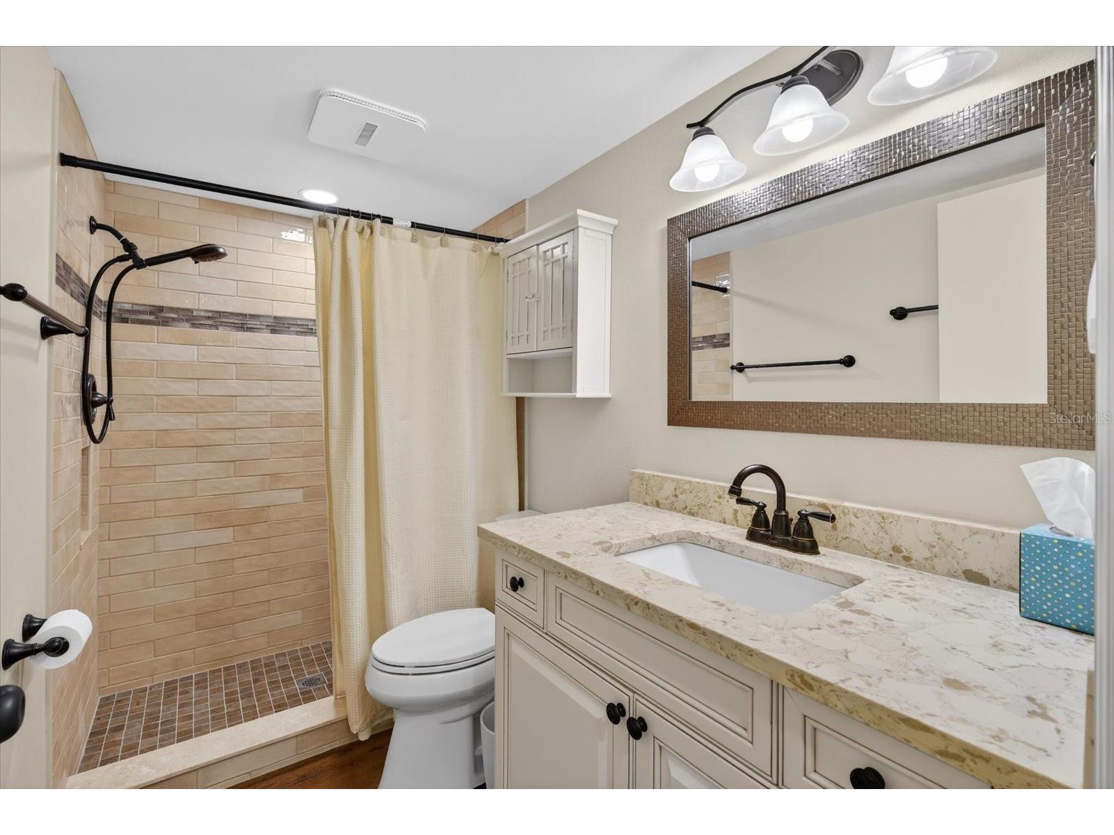 2522 Clubhouse Drive #204 Sarasota FL 34232 A4686377 image26