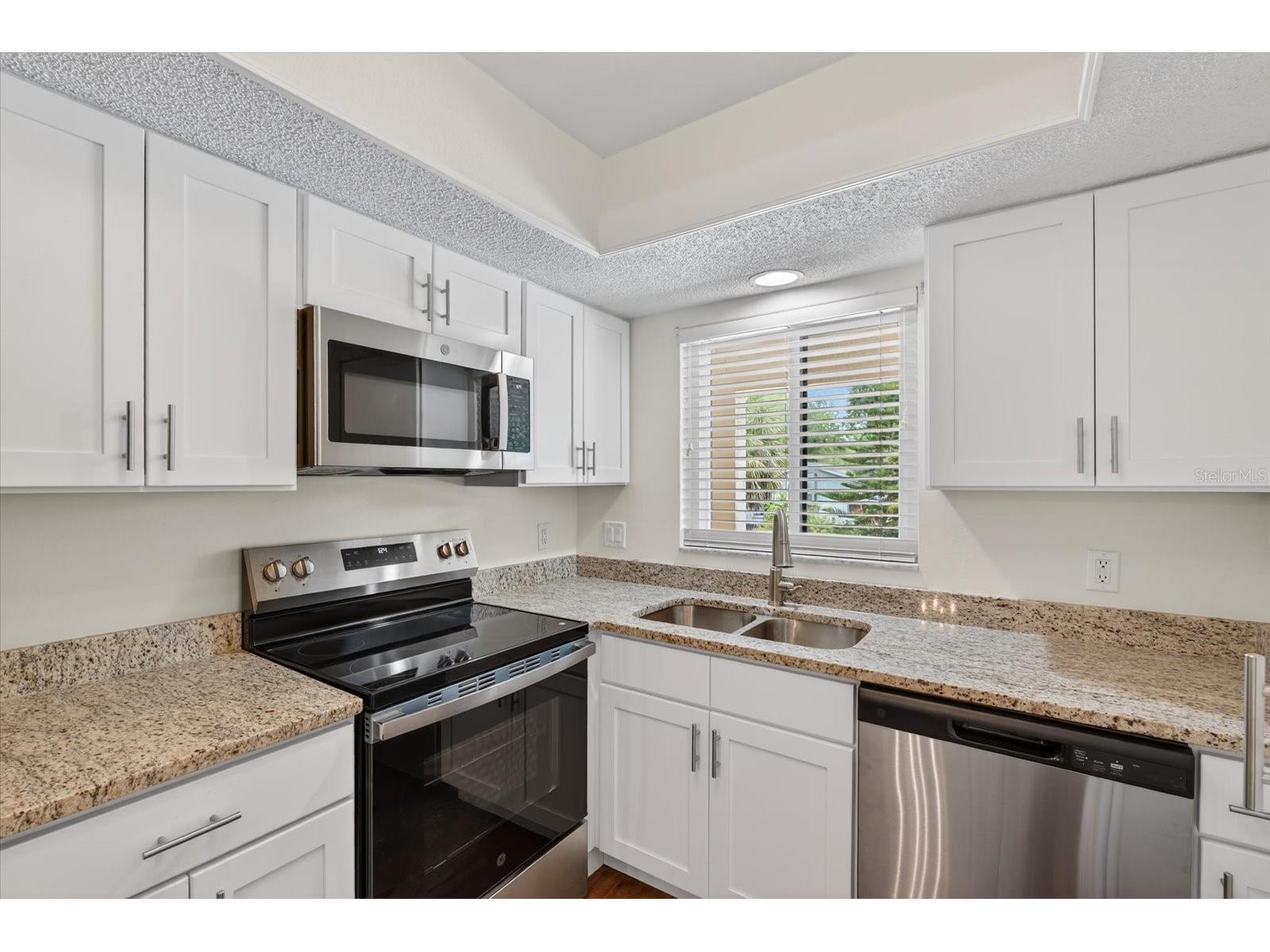 2522 Clubhouse Drive #204 Sarasota FL 34232 A4686377 image4