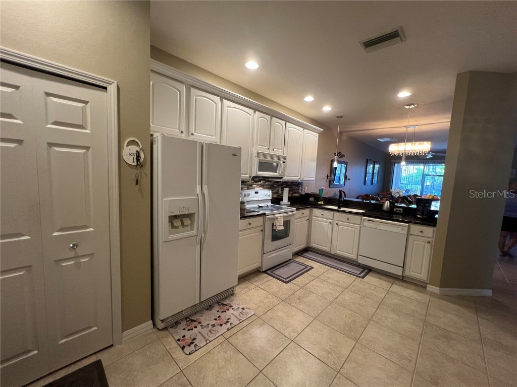 2522 Oswego Drive North Port FL 34289 C7486292 image8