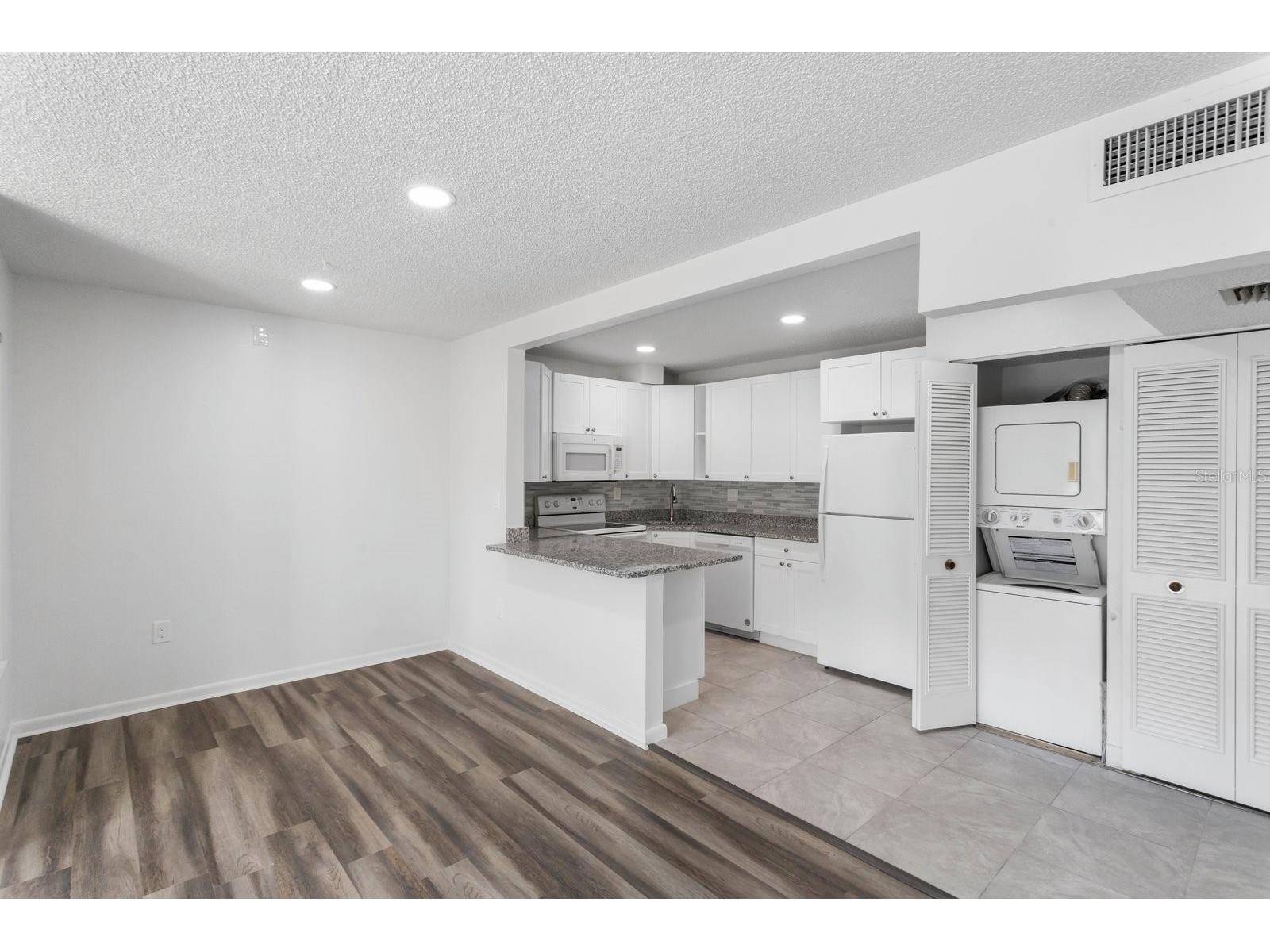 2522 Pine Ridge Way S #D2 Palm Harbor FL 34684 TB8473477 image7