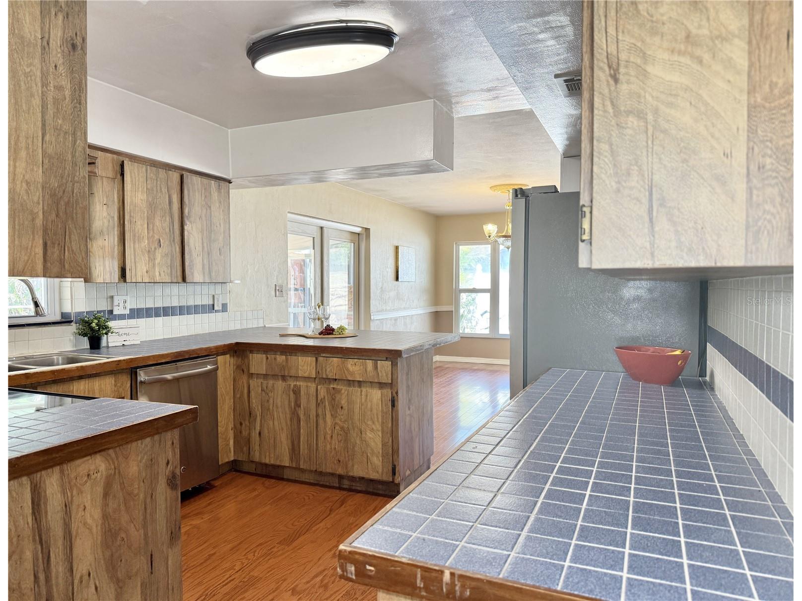 2523 Krueger Ln Tampa FL 33618 TB8509338 image17