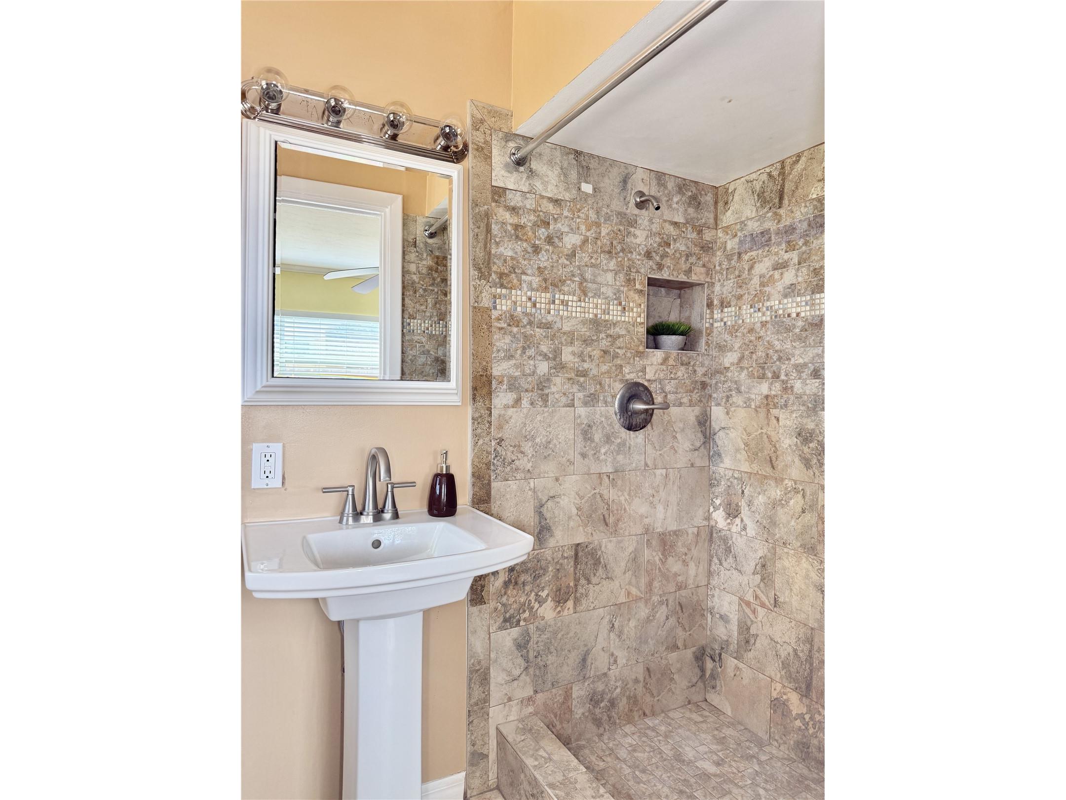 2523 Krueger Ln Tampa FL 33618 TB8509338 image26
