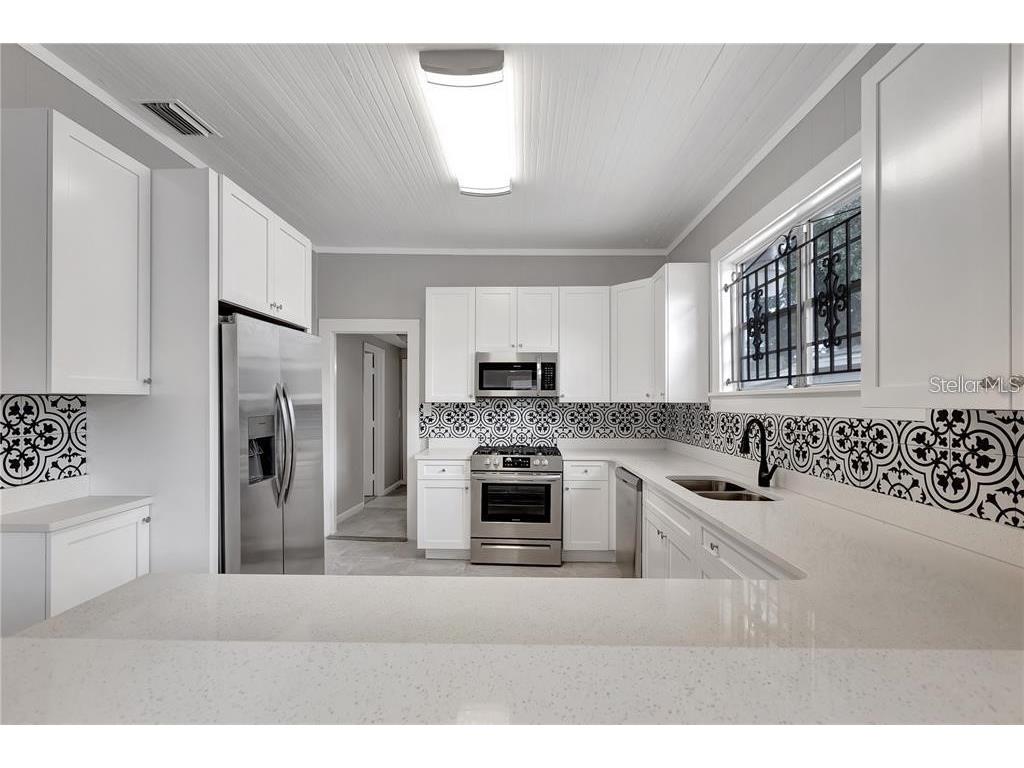 2523 W Spruce Street Tampa FL 33607 TB8404986 image3