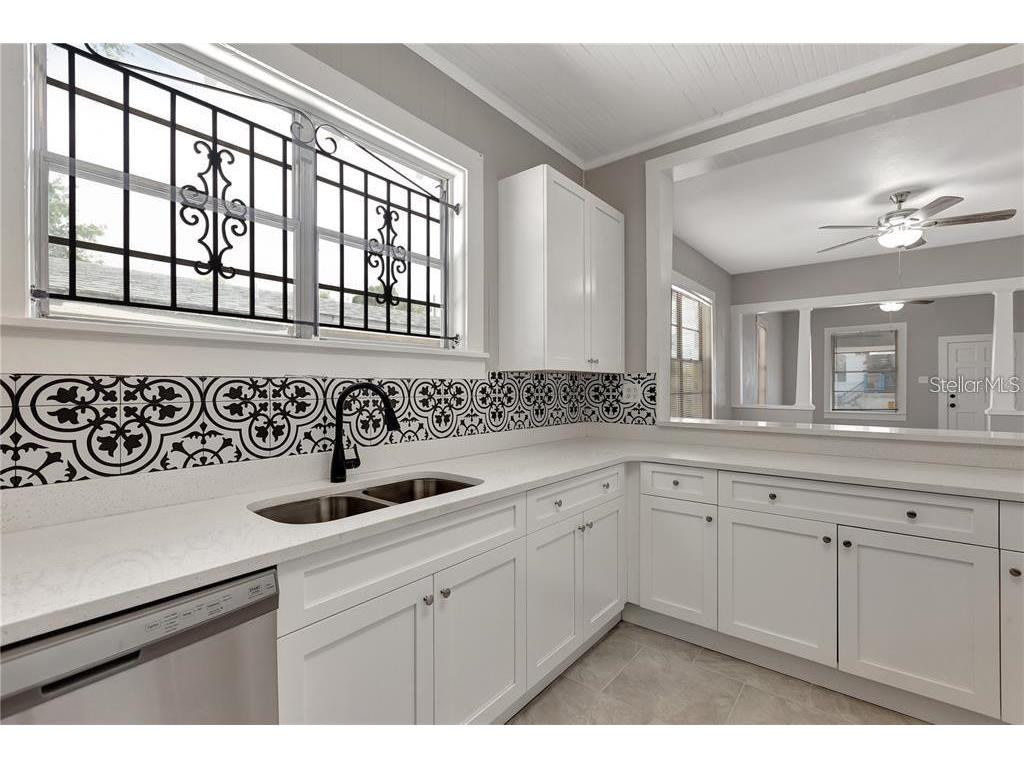 2523 W Spruce Street Tampa FL 33607 TB8404986 image5