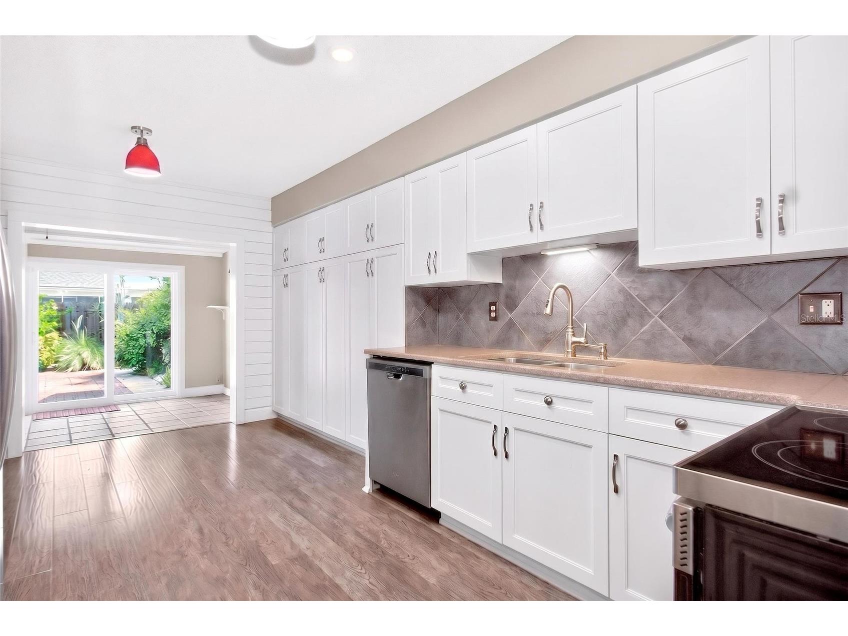 2524 W Brook Lane Clearwater FL 33761 TB8519361 image20