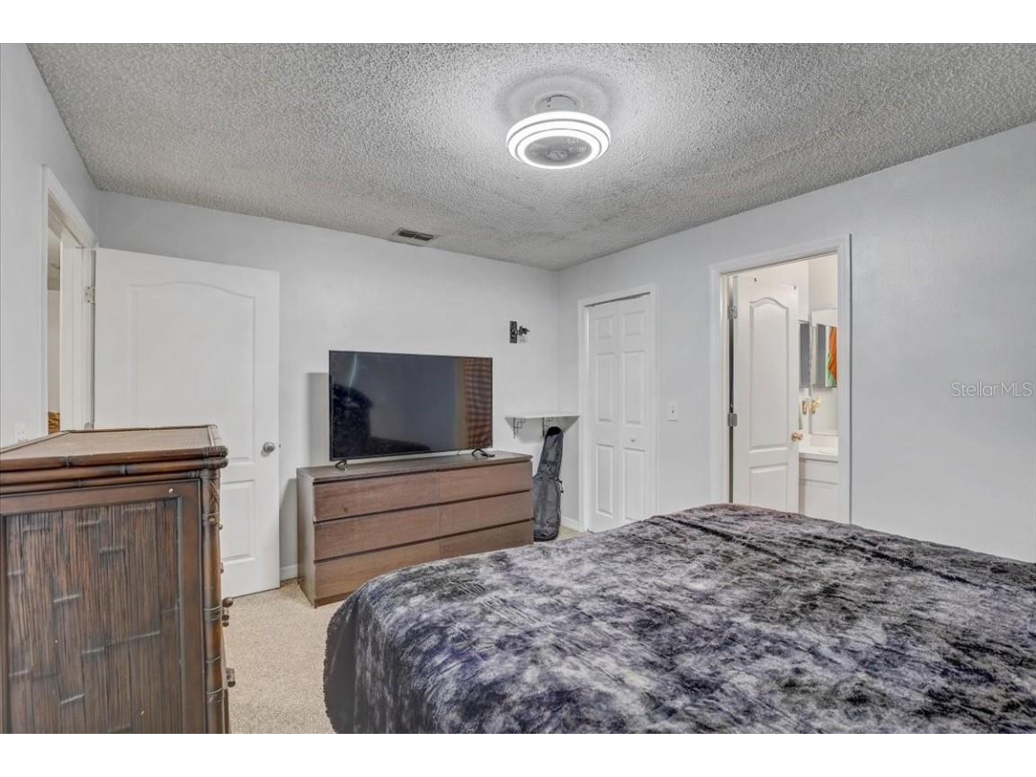 2524 Wrencrest Circle Valrico FL 33596 TB8443326 image16