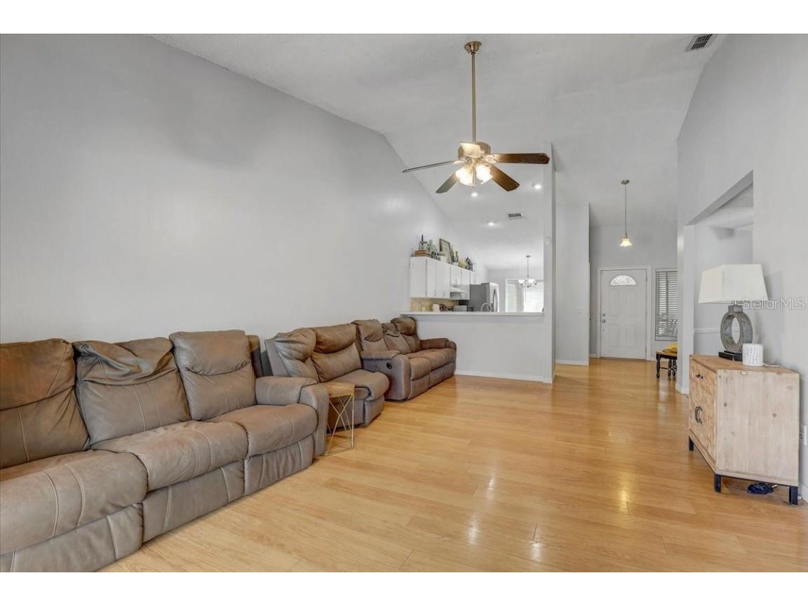 2524 Wrencrest Circle Valrico FL 33596 TB8443326 image5