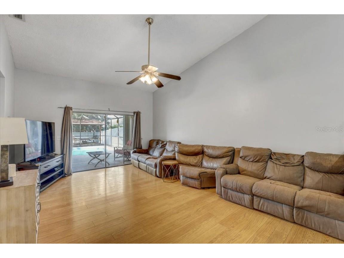 2524 Wrencrest Circle Valrico FL 33596 TB8443326 image6