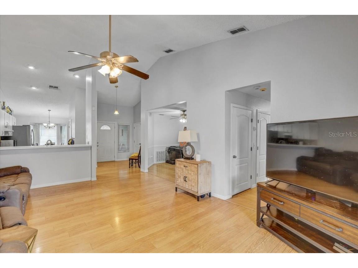 2524 Wrencrest Circle Valrico FL 33596 TB8443326 image7