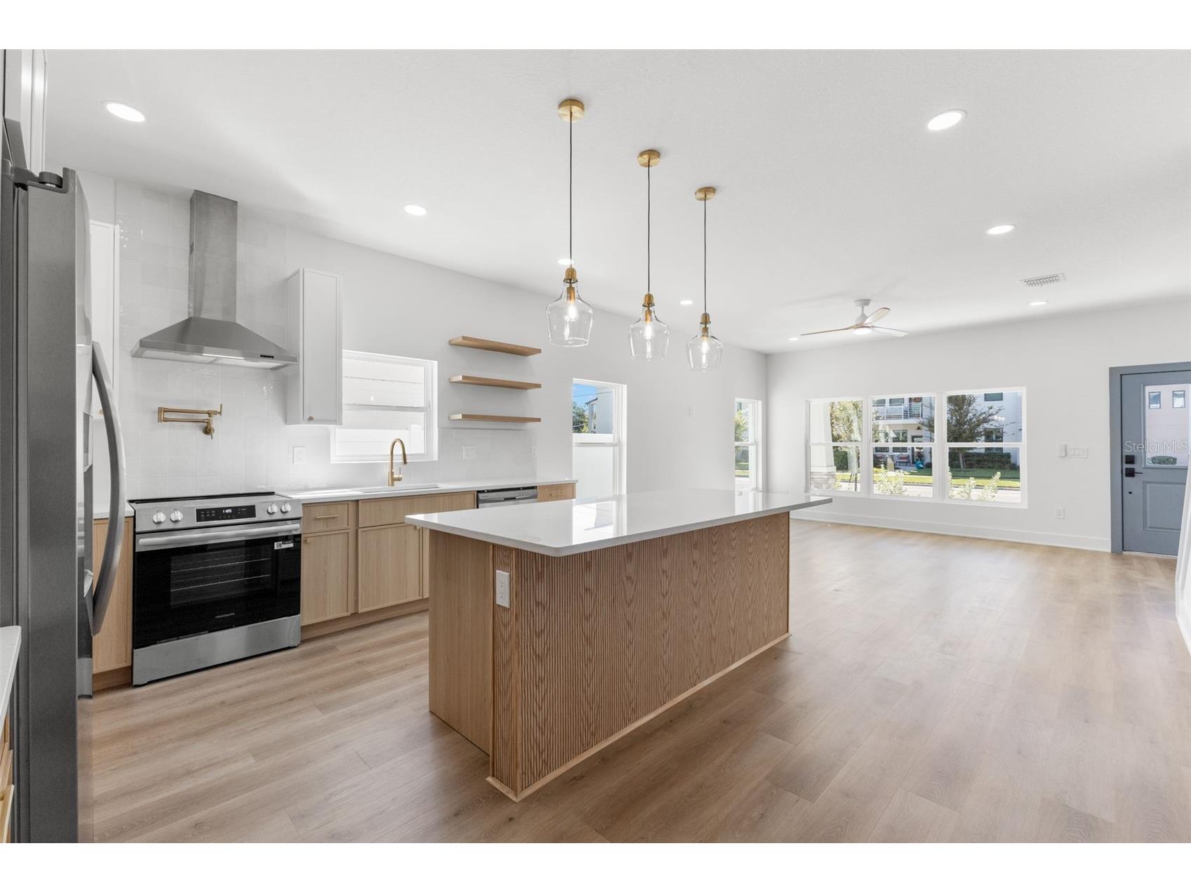 2525 13th Avenue N Saint Petersburg FL 33713 TB8445192 image2