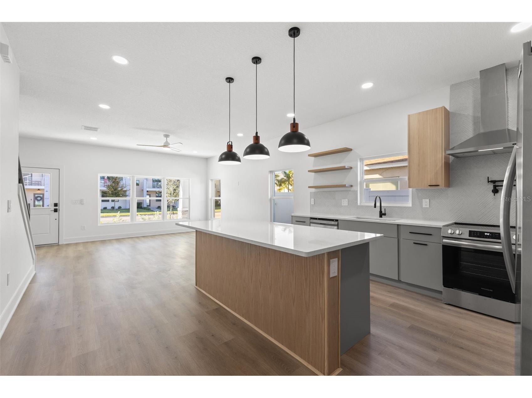 2525 13th Avenue N Saint Petersburg FL 33713 TB8445192 image25