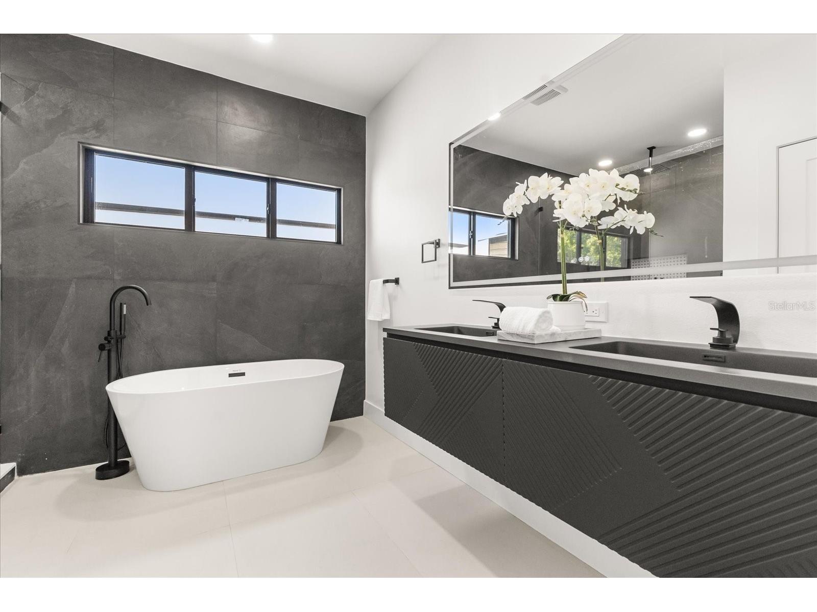 2525 18th Avenue N Saint Petersburg FL 33713 TB8495183 image23