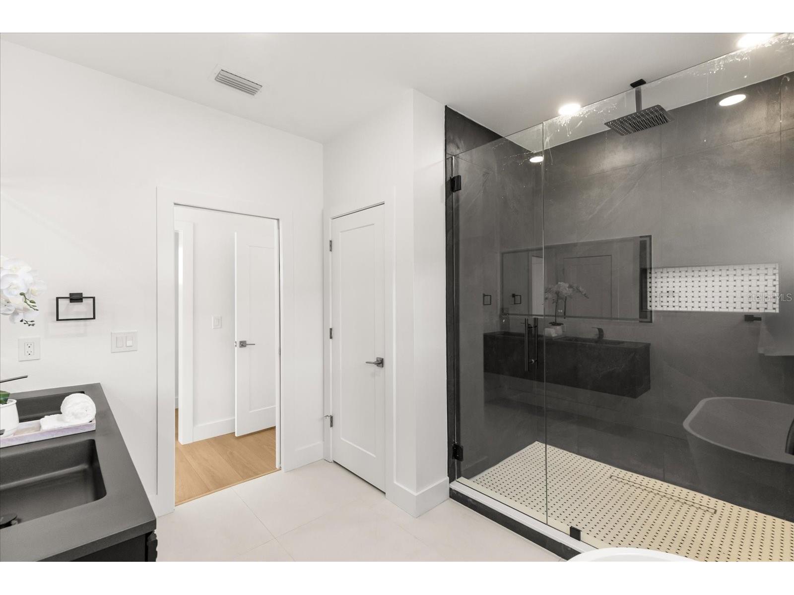 2525 18th Avenue N Saint Petersburg FL 33713 TB8495183 image24
