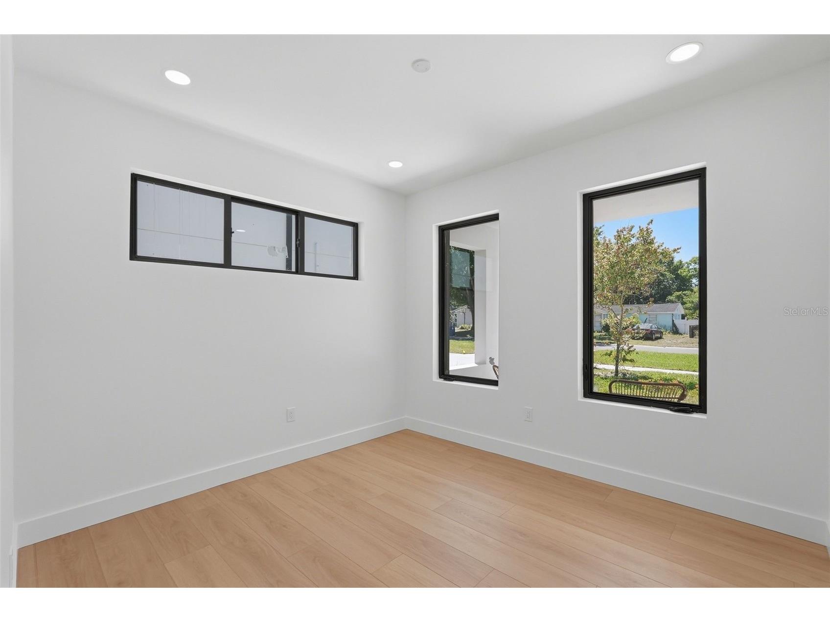 2525 18th Avenue N Saint Petersburg FL 33713 TB8495183 image32