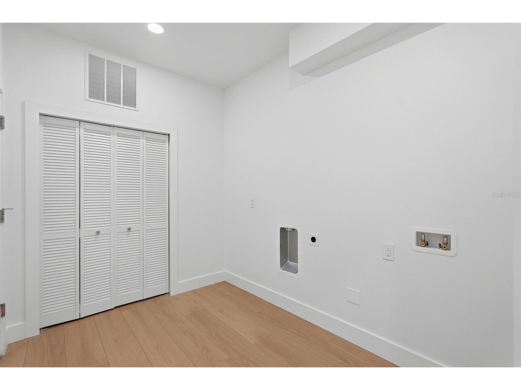 2525 18th Avenue N Saint Petersburg FL 33713 TB8495183 image33