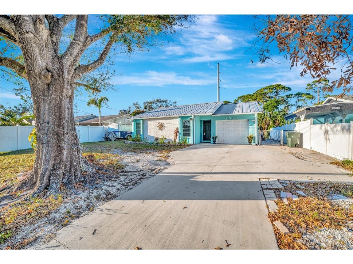 2525 22nd Street Sarasota FL 34234 A4641758 image1