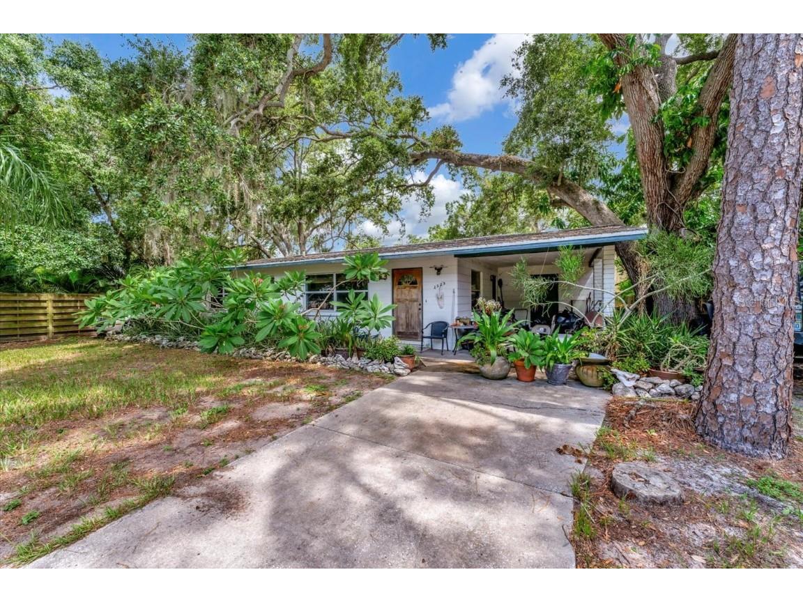 2525 Floyd Street Sarasota FL 34239 A4617999 image1