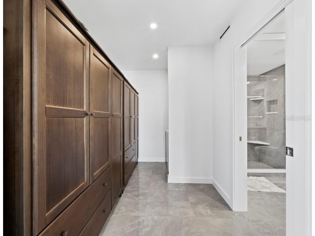 2525 Gulf Of Mexico Drive #8D Longboat Key FL 34228 A4670942 image25